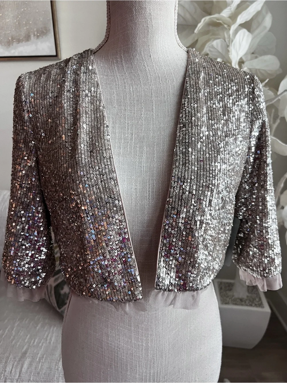 Gal Meets Glam Silver Sequin Cropped Bolero Woman’s Jacket size 4 - Picture 2 of 6